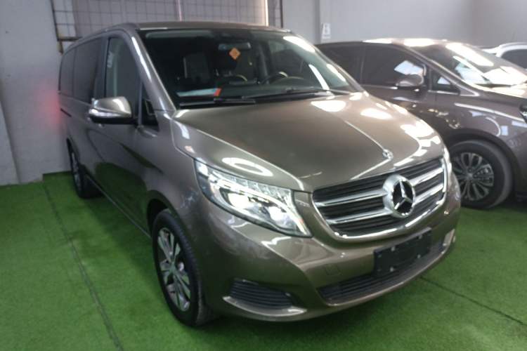 Used Mercedes-Benz V-Class 2017 V 260 Avantgarde Edition Exterior 2