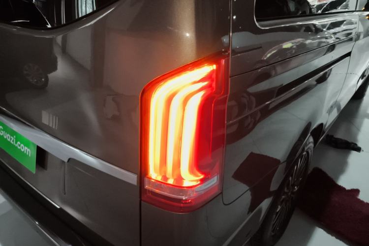 Used Mercedes-Benz V-Class 2017 V 260 Avantgarde Edition Exterior 3