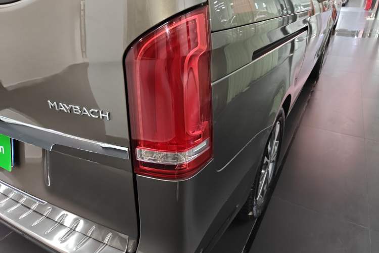 Used Mercedes-Benz V-Class 2017 V 260 Avantgarde Edition Exterior 3
