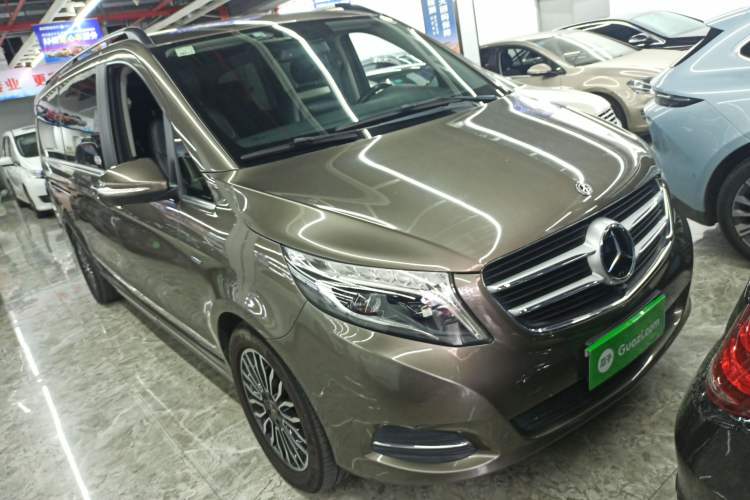Used Mercedes-Benz V-Class 2017 V 260 L Prestige Extended Edition Front Right 45 Deg