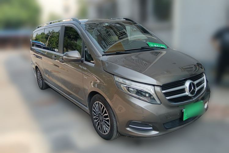 Used Mercedes-Benz V-Class 2017 V 260 L Prestige Extended Edition Front Right 45 Deg