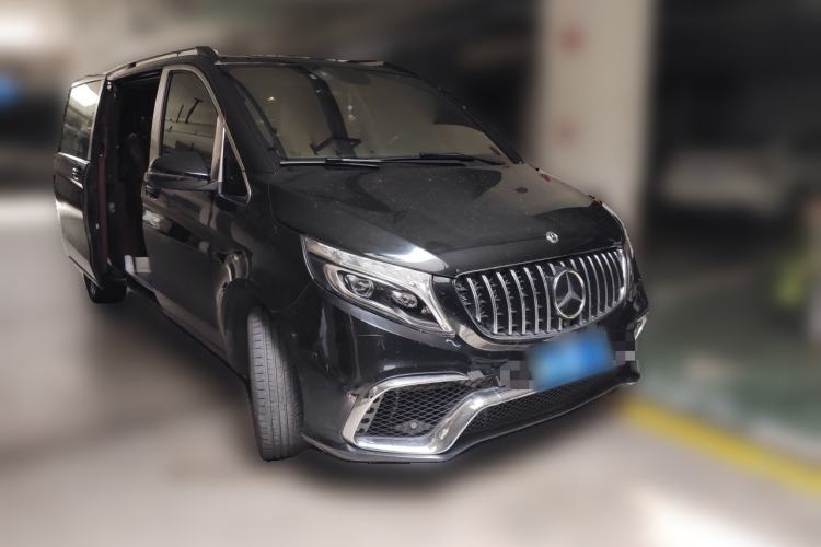 Used Mercedes-Benz V-Class 2017 V 260 Avantgarde Edition Front Right 45 Deg
