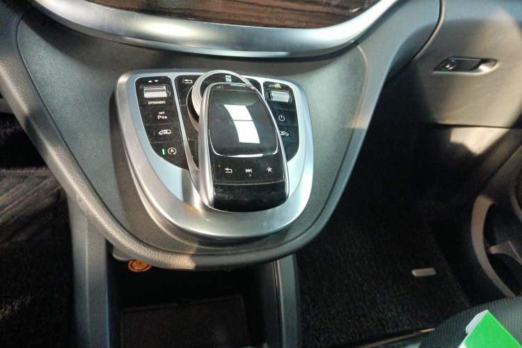 Used Mercedes-Benz V-Class 2017 V 260 Avantgarde Edition Gear Lever