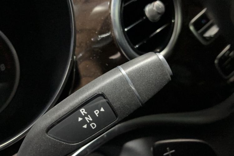 Used Mercedes-Benz V-Class 2017 V 260 Prestige Edition Gear Lever
