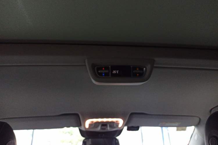 Used Mercedes-Benz V-Class 2017 V 260 L Prestige Extended Edition Headliner