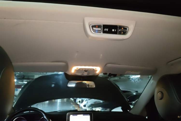 Used Mercedes-Benz V-Class 2017 V 260 L Prestige Extended Edition Headliner