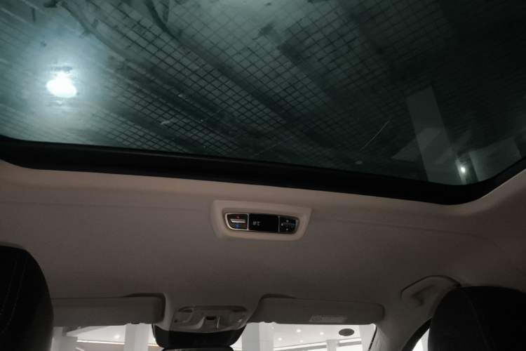 Used Mercedes-Benz V-Class 2017 V 260 Avantgarde Edition Headliner