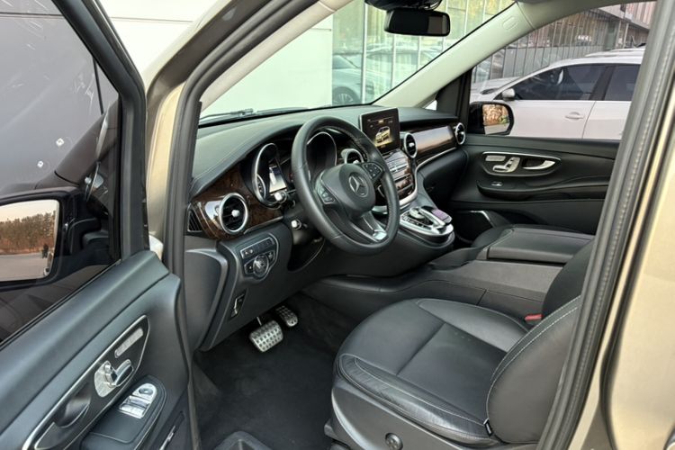 Used Mercedes-Benz V-Class 2017 V 260 Prestige Edition Interior 1