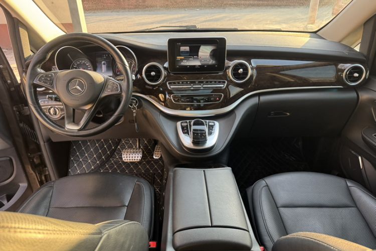 Used Mercedes-Benz V-Class 2017 V 260 Prestige Edition Interior 1
