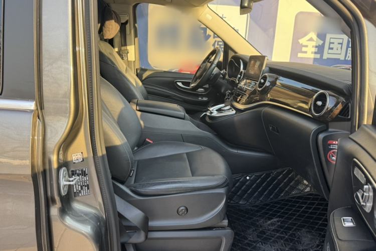 Used Mercedes-Benz V-Class 2017 V 260 Prestige Edition Interior 12