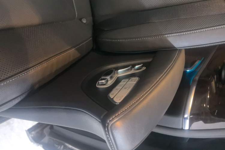 Used Mercedes-Benz V-Class 2017 V 260 L Prestige Extended Edition Interior 2