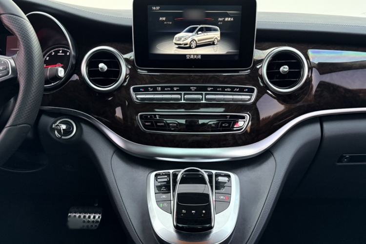 Used Mercedes-Benz V-Class 2017 V 260 Prestige Edition Interior 5