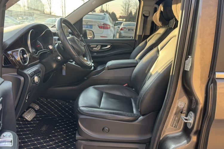 Used Mercedes-Benz V-Class 2017 V 260 Prestige Edition Interior 6