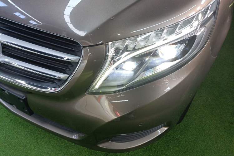 Used Mercedes-Benz V-Class 2017 V 260 Avantgarde Edition Left Front Headlight