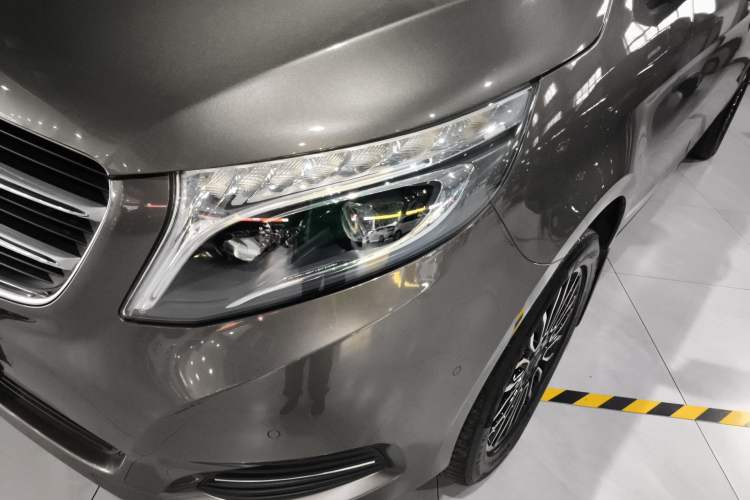 Used Mercedes-Benz V-Class 2017 V 260 Avantgarde Edition Left Front Headlight