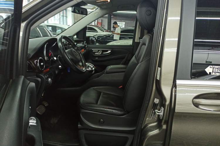 Used Mercedes-Benz V-Class 2017 V 260 L Prestige Extended Edition Left Front Seat