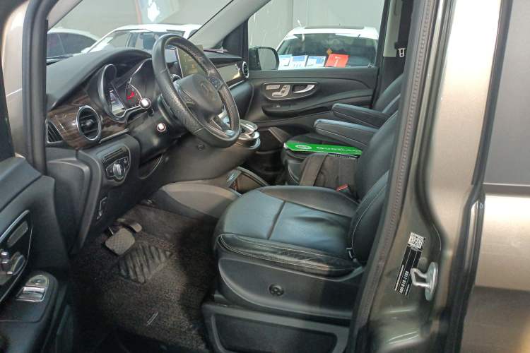 Used Mercedes-Benz V-Class 2017 V 260 Avantgarde Edition Left Front Seat