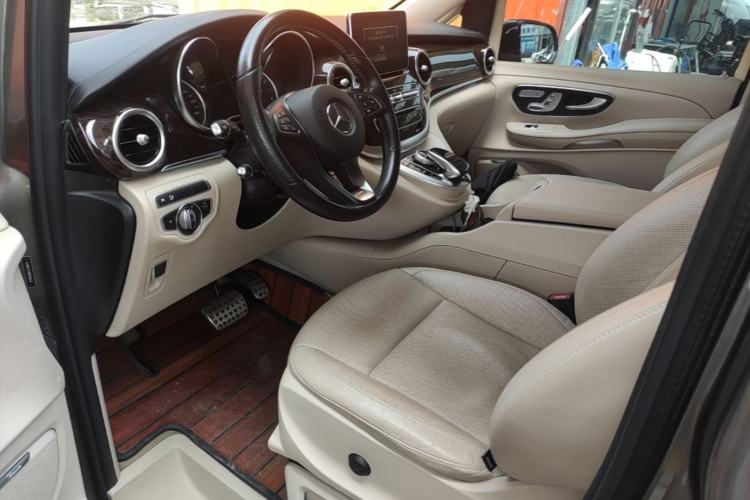 Used Mercedes-Benz V-Class 2017 V 260 L Prestige Extended Edition Left Front Seat