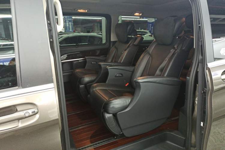 Used Mercedes-Benz V-Class 2017 V 260 L Prestige Extended Edition Left Rear Seat