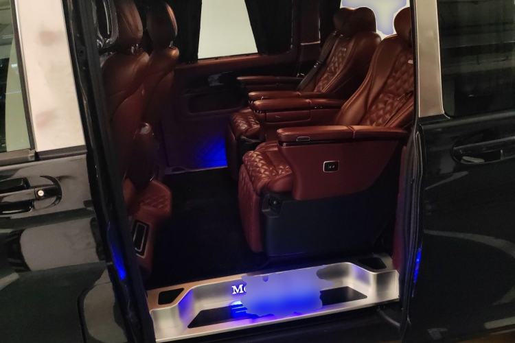 Used Mercedes-Benz V-Class 2017 V 260 Avantgarde Edition Left Rear Seat