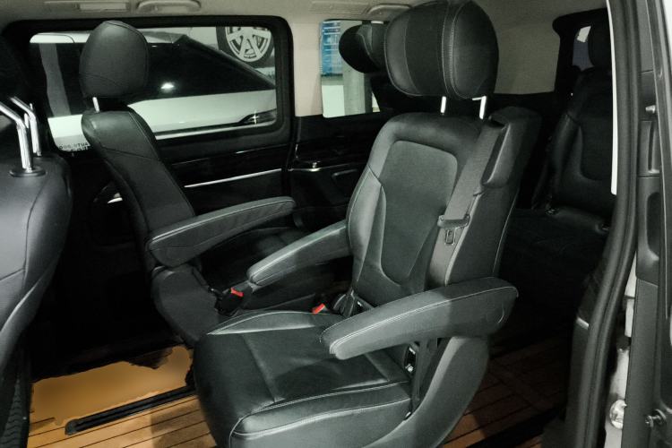 Used Mercedes-Benz V-Class 2017 V 260 Avantgarde Edition Left Rear Seat