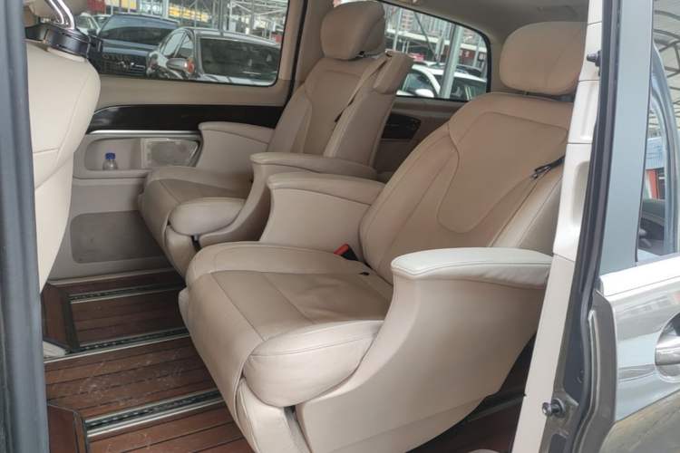 Used Mercedes-Benz V-Class 2017 V 260 L Prestige Extended Edition Left Rear Seat