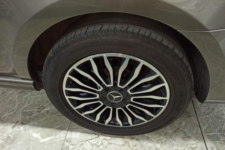 Used Mercedes-Benz V-Class 2017 V 260 L Prestige Extended Edition Left Rear Wheel Hub