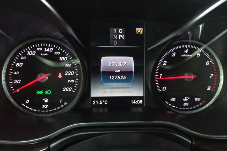 Used Mercedes-Benz V-Class 2017 V 260 L Prestige Extended Edition Odometer Close Up