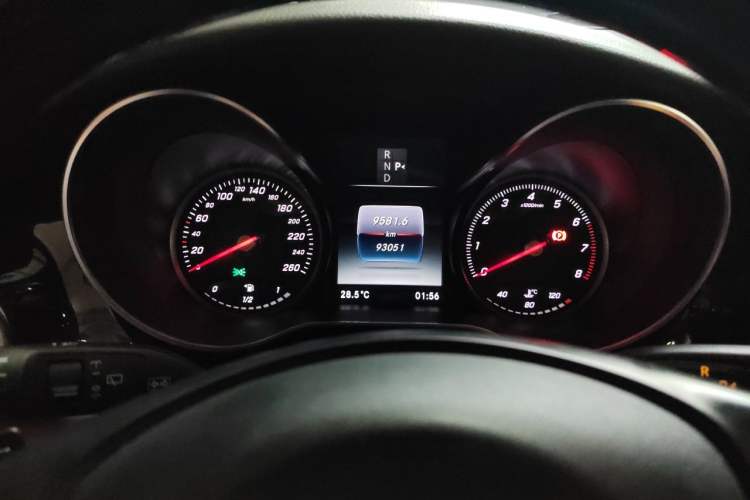 Used Mercedes-Benz V-Class 2017 V 260 Avantgarde Edition Odometer Close Up
