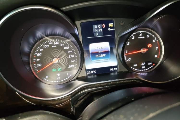 Used Mercedes-Benz V-Class 2017 V 260 L Prestige Extended Edition Odometer Close Up