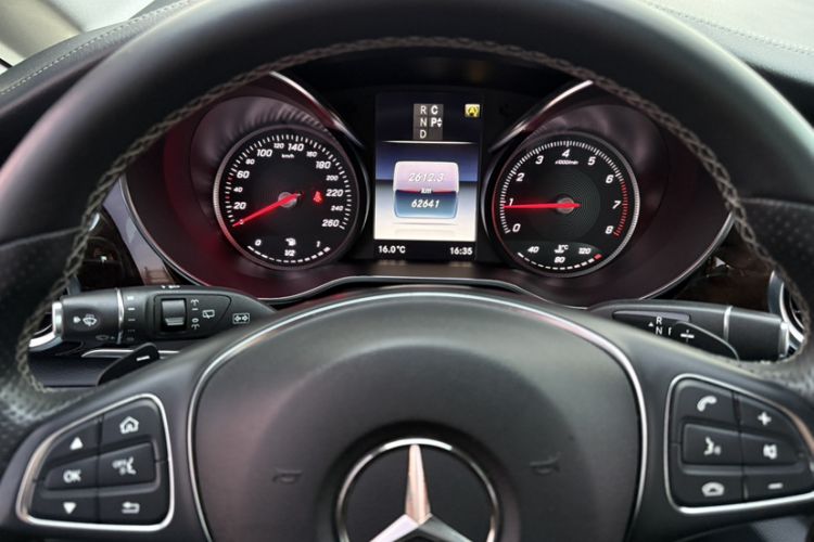 Used Mercedes-Benz V-Class 2017 V 260 Prestige Edition Odometer Close Up