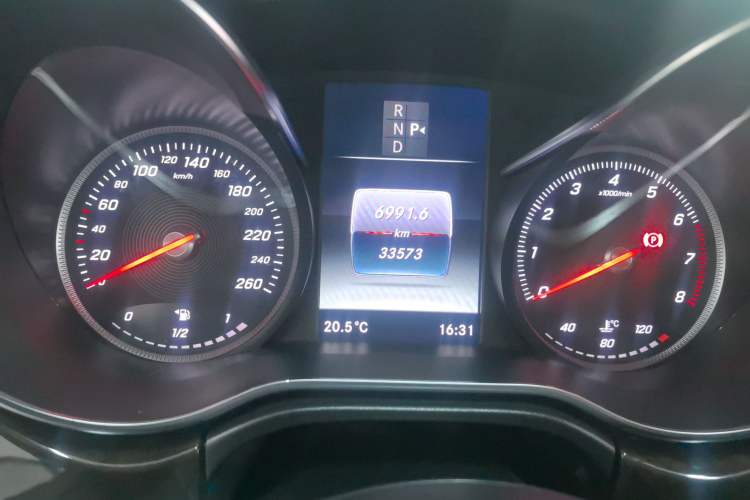 Used Mercedes-Benz V-Class 2017 V 260 L Prestige Extended Edition Odometer Close Up
