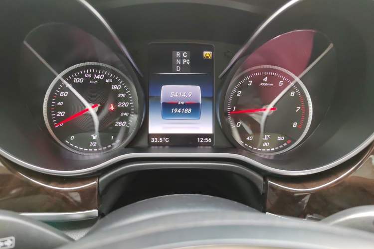 Used Mercedes-Benz V-Class 2017 V 260 L Prestige Extended Edition Odometer Close Up