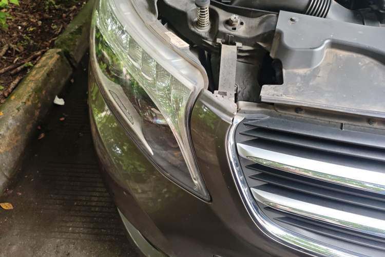 Used Mercedes-Benz V-Class 2017 V 260 Prestige Edition Right Front Headlight
