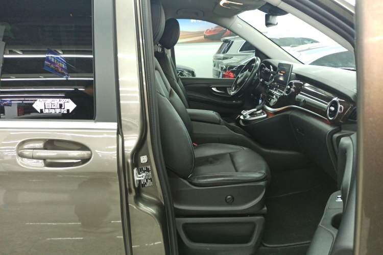 Used Mercedes-Benz V-Class 2017 V 260 L Prestige Extended Edition Right Front Seat