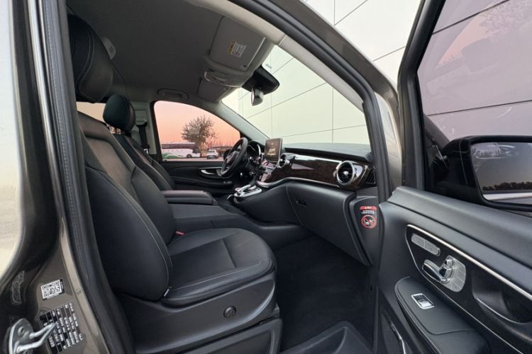 Used Mercedes-Benz V-Class 2017 V 260 Prestige Edition Right Front Seat