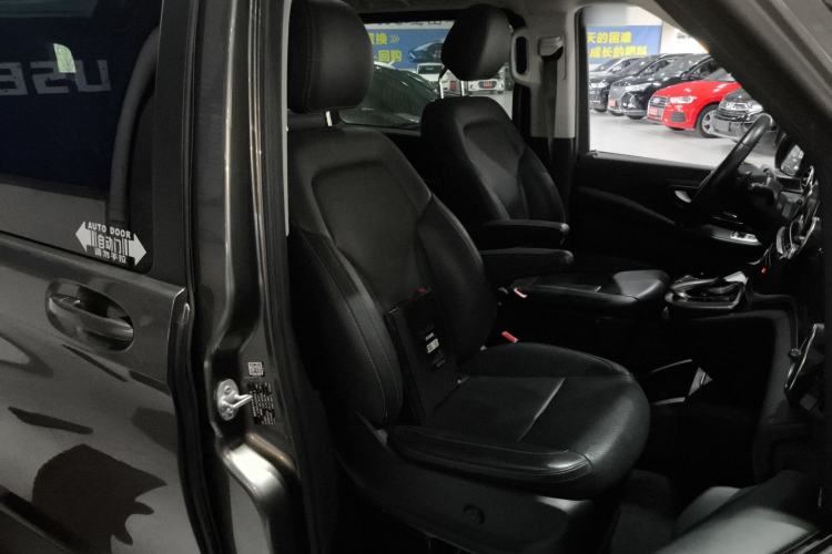 Used Mercedes-Benz V-Class 2017 V 260 Avantgarde Edition Right Front Seat