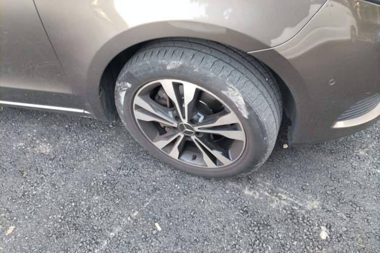 Used Mercedes-Benz V-Class 2017 V 260 Avantgarde Edition Right Front Wheel Hub