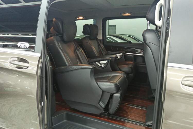 Used Mercedes-Benz V-Class 2017 V 260 L Prestige Extended Edition Right Rear Seat