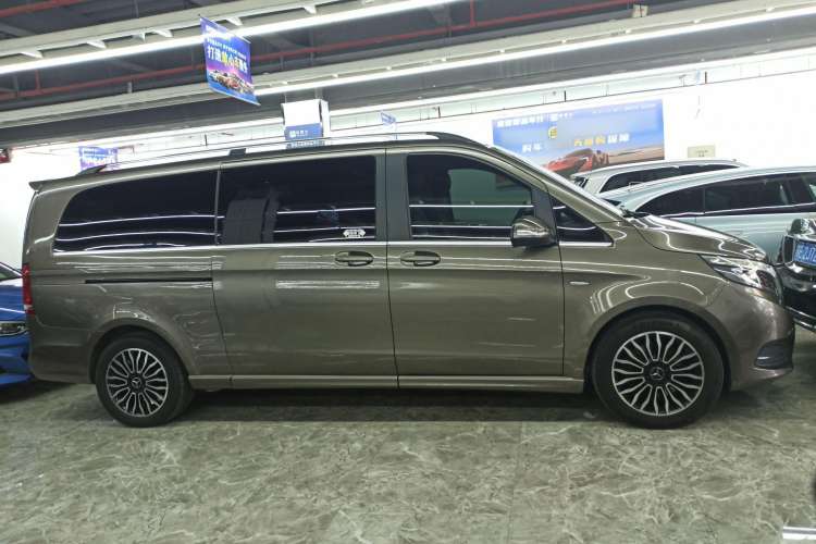 Used Mercedes-Benz V-Class 2017 V 260 L Prestige Extended Edition Right Side
