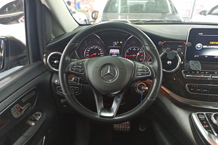Used Mercedes-Benz V-Class 2017 V 260 L Prestige Extended Edition Steering Wheel