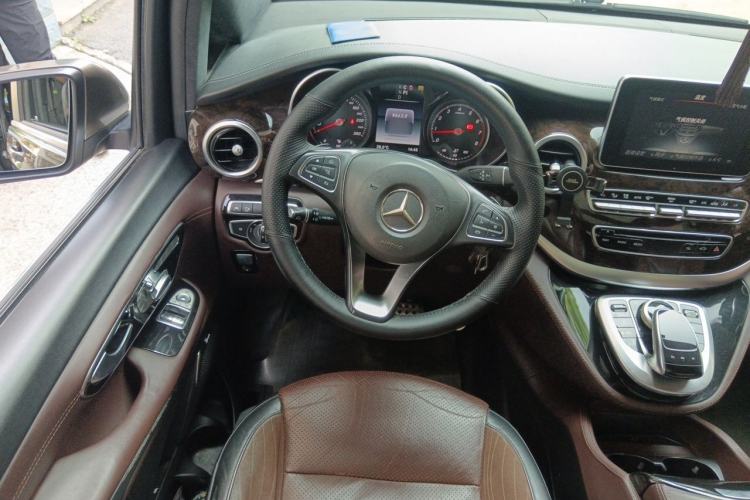 Used Mercedes-Benz V-Class 2017 V 260 L Prestige Extended Edition Steering Wheel