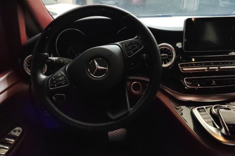 Used Mercedes-Benz V-Class 2017 V 260 Avantgarde Edition Steering Wheel