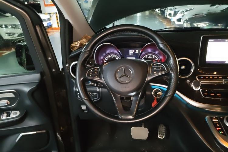 Used Mercedes-Benz V-Class 2017 V 260 L Prestige Extended Edition Steering Wheel