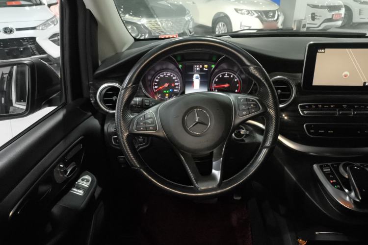 Used Mercedes-Benz V-Class 2017 V 260 Avantgarde Edition Steering Wheel