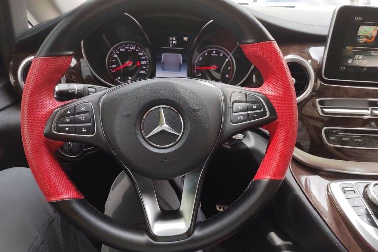 Used Mercedes-Benz V-Class 2017 V 260 L Prestige Extended Edition Steering Wheel
