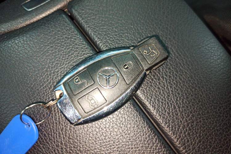 Used Mercedes-Benz V-Class 2017 V 260 L Prestige Extended Edition Vehicle Key