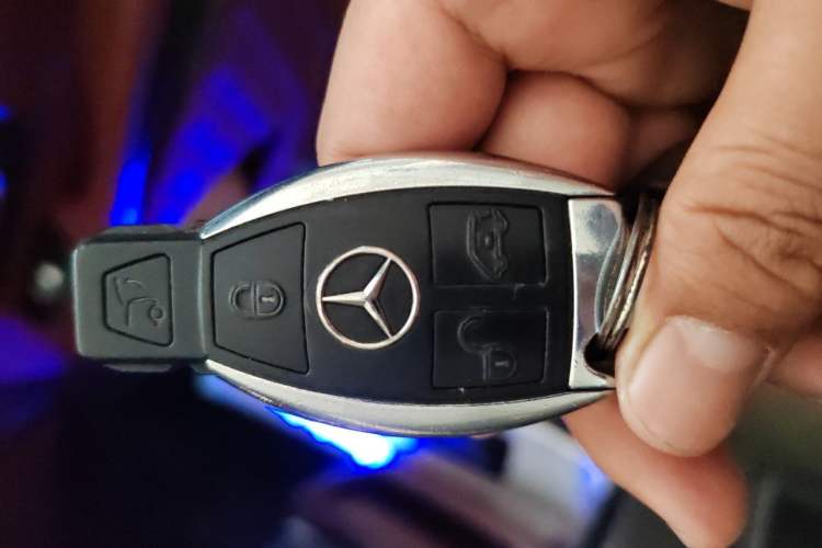Used Mercedes-Benz V-Class 2017 V 260 Avantgarde Edition Vehicle Key