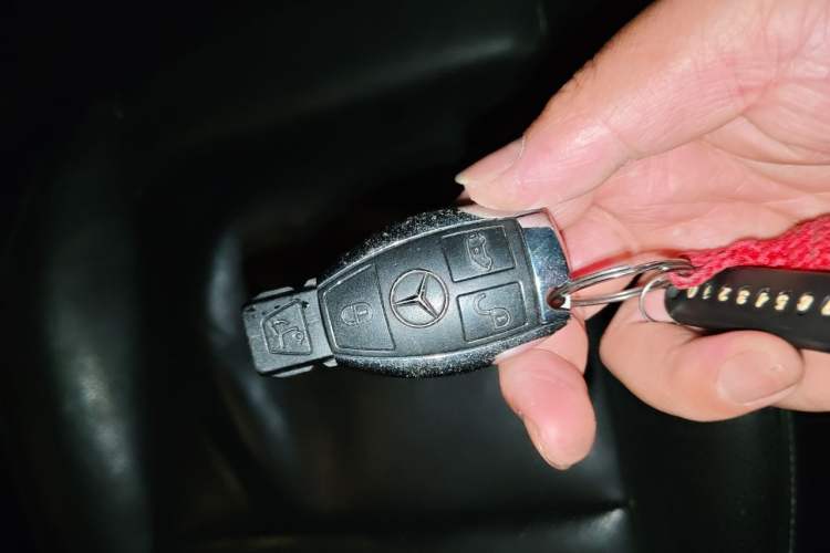 Used Mercedes-Benz V-Class 2017 V 260 L Prestige Extended Edition Vehicle Key