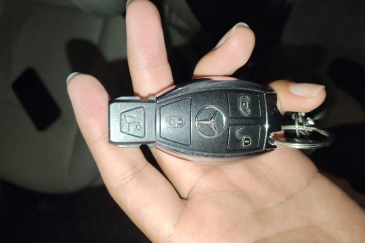 Used Mercedes-Benz V-Class 2017 V 260 L Prestige Extended Edition Vehicle Key
